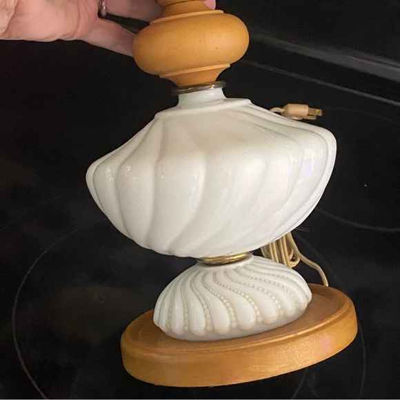 Vintage Milk Glass Table Lamp - Picture 3 of 6
